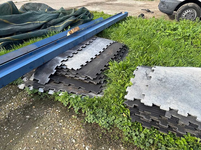 Partij rubberen stalmatten met noppen - rubber - afbeelding 10 van  12