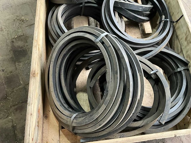 Partij rubberen strippen op rol - afbeelding 2 van  8