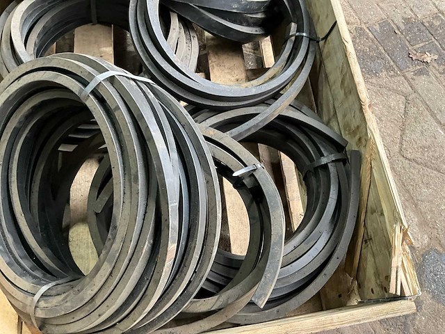 Partij rubberen strippen op rol - afbeelding 3 van  8