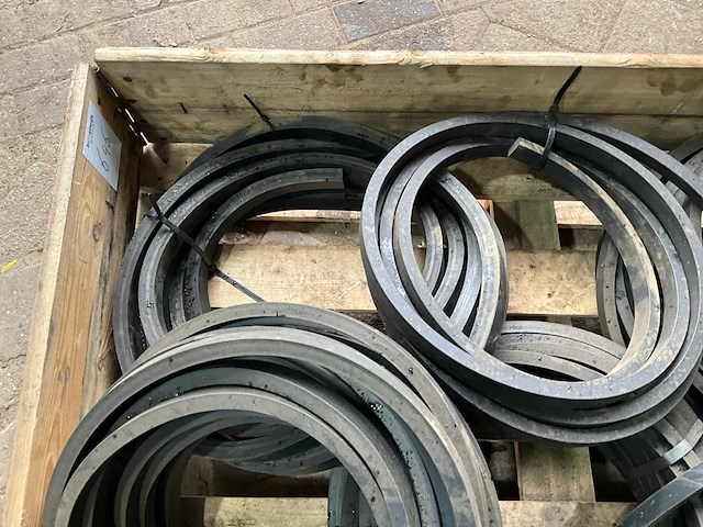 Partij rubberen strippen op rol - afbeelding 5 van  8