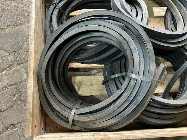 Partij rubberen strippen op rol - afbeelding 6 van  8