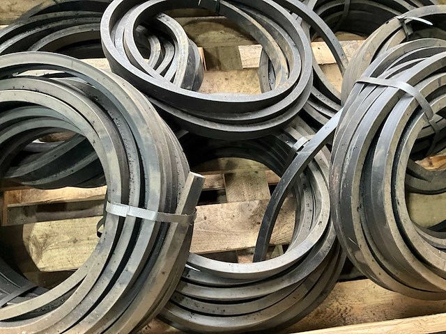 Partij rubberen strippen op rol - afbeelding 7 van  8