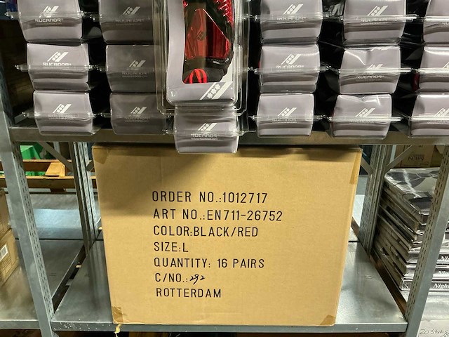 Partij rucanor scheenbeschermers black/red (37x) - afbeelding 2 van  3
