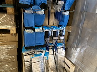 Partij ruitenkrabbers en raamfolie - afbeelding 1 van  6