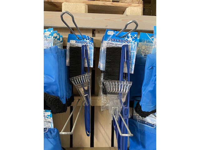 Partij ruitenkrabbers en raamfolie - afbeelding 6 van  6