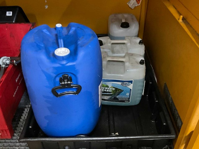 Partij ruitensproeier reiniger - afbeelding 1 van  1