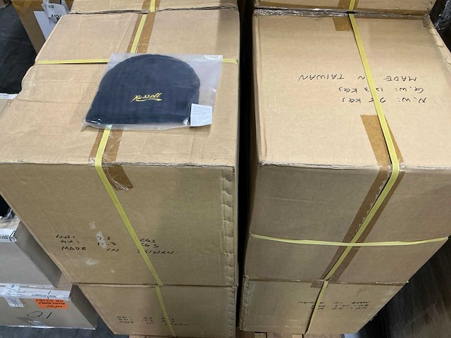 Partij russel mutsen (1296x) - afbeelding 3 van  3