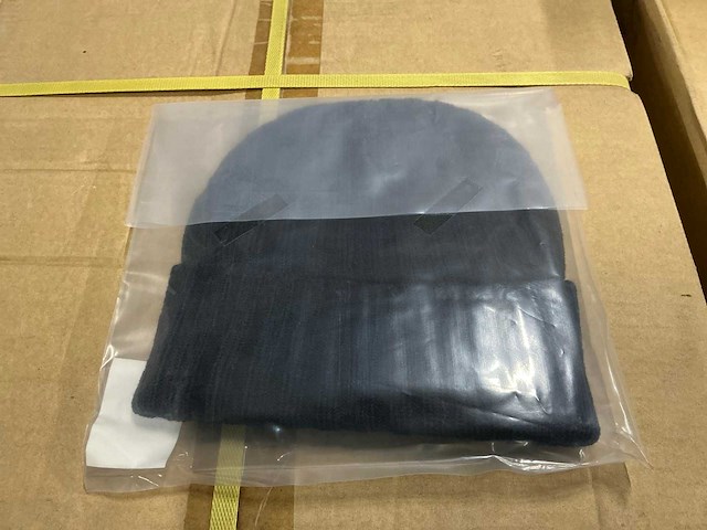 Partij russel mutsen - afbeelding 2 van  3