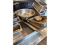 Partij rvs bakken, pannen en schalen - afbeelding 4 van  9