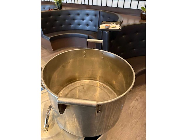 Partij rvs bakken, pannen en schalen - afbeelding 6 van  9