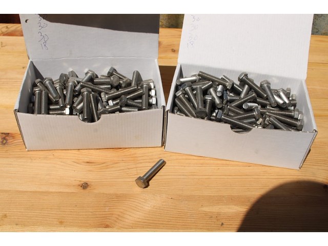 Partij rvs bouten m8x40 ca 5500 gram - afbeelding 1 van  7