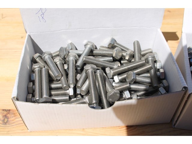 Partij rvs bouten m8x40 ca 5500 gram - afbeelding 7 van  7