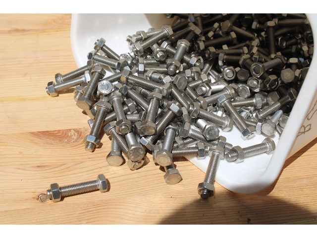 Partij rvs bouten met moer m8x40 ca 5700 gram - afbeelding 2 van  7