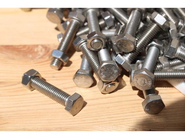 Partij rvs bouten met moer m8x40 ca 5700 gram - afbeelding 3 van  7