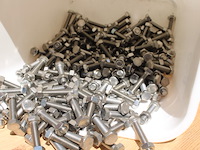 Partij rvs bouten met moer m8x40 ca 5700 gram - afbeelding 4 van  7
