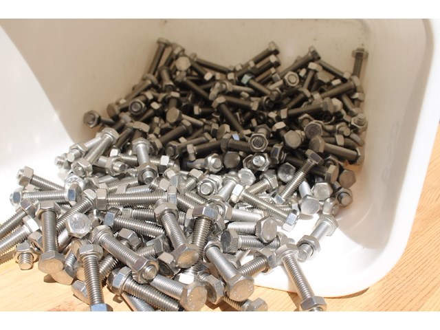 Partij rvs bouten met moer m8x40 ca 5700 gram - afbeelding 7 van  7