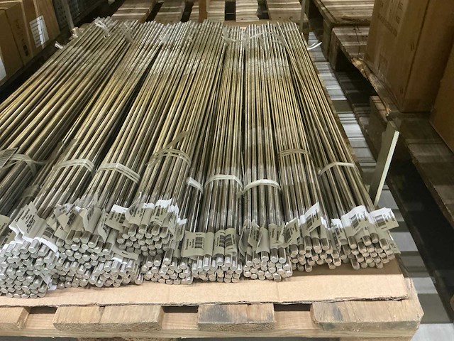 Partij rvs draadeinden 10x1000mm - afbeelding 4 van  5