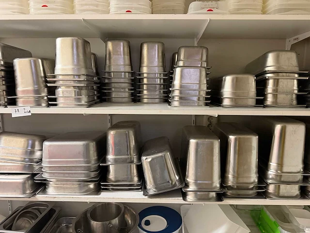 Partij rvs gastronormbakken en deksels - afbeelding 1 van  8