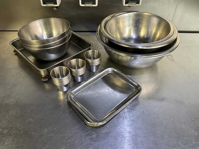 Partij rvs keukenbenodigdheden - afbeelding 1 van  5
