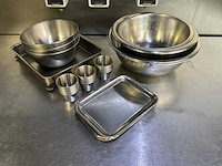 Partij rvs keukenbenodigdheden - afbeelding 1 van  5