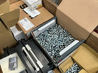 Partij saloondeur scharnieren, bevestigingsmiddelen en divers - afbeelding 4 van  12