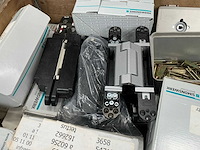 Partij saloondeur scharnieren, bevestigingsmiddelen en divers - afbeelding 5 van  12