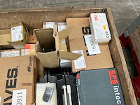 Partij saloondeur scharnieren, bevestigingsmiddelen en divers - afbeelding 8 van  12