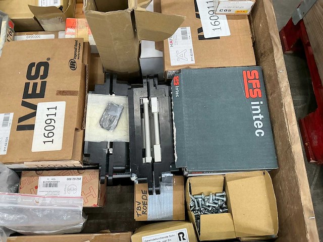 Partij saloondeur scharnieren, bevestigingsmiddelen en divers - afbeelding 9 van  12