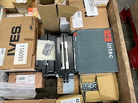 Partij saloondeur scharnieren, bevestigingsmiddelen en divers - afbeelding 9 van  12