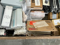 Partij saloondeur scharnieren, bevestigingsmiddelen en divers - afbeelding 11 van  12