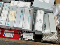 Partij saloondeur scharnieren, bevestigingsmiddelen en divers - afbeelding 12 van  12