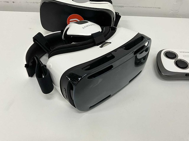 Partij samsung gear vr-set met accessoires - afbeelding 2 van  8