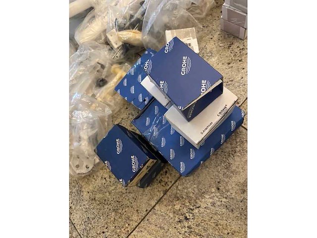 Partij sanitair - grohe- geberit - valliant -villeroy&boch - afbeelding 2 van  6