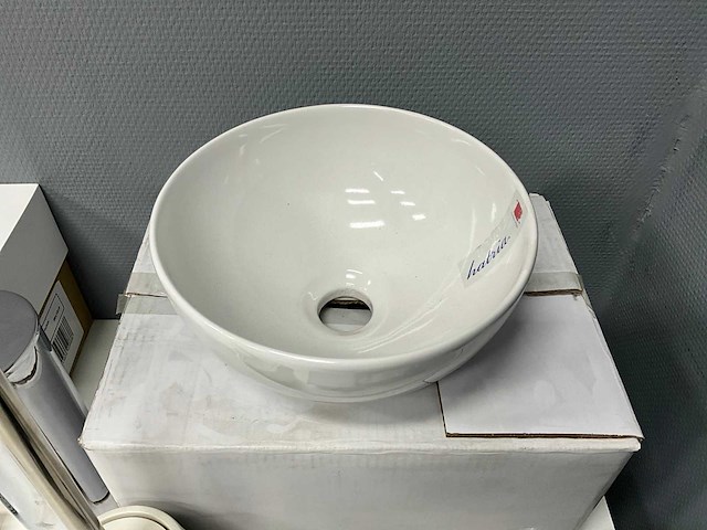 Partij sanitair accessoires - afbeelding 2 van  8