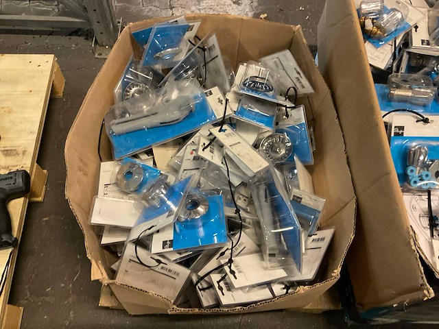 Partij sanitair accessoires - afbeelding 3 van  3