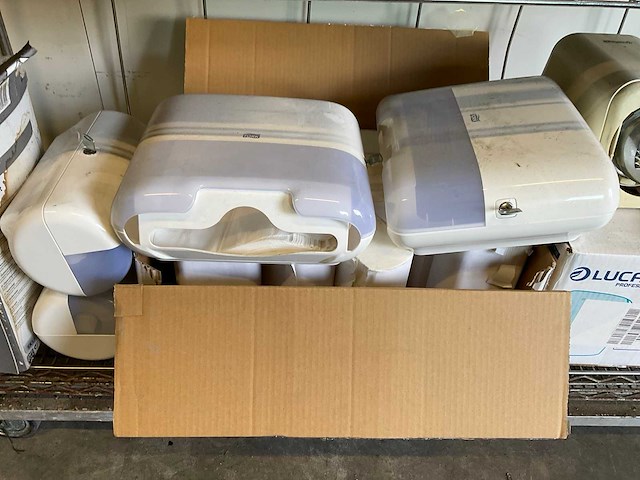 Partij sanitair benodigdheden - afbeelding 2 van  2