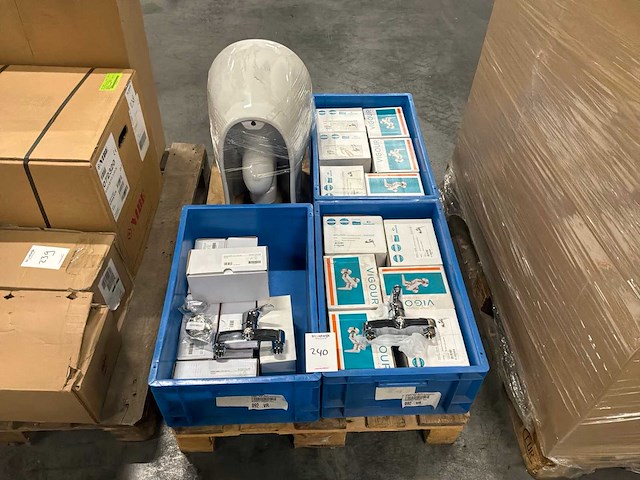 Partij sanitair benodigdheden - afbeelding 2 van  7