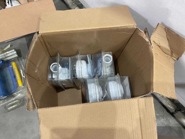 Partij sanitair benodigdheden - afbeelding 11 van  12