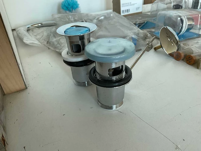 Partij sanitair benodigheden - afbeelding 2 van  3