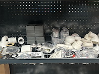 Partij sanitair en badkameraccessoires - afbeelding 1 van  7