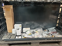 Partij sanitair en badkameraccessoires - afbeelding 1 van  8