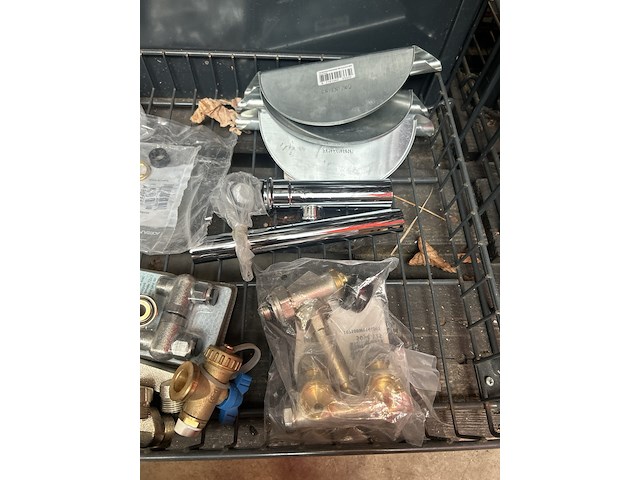 Partij sanitair en badkameraccessoires - afbeelding 5 van  8