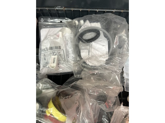 Partij sanitair en badkameraccessoires - afbeelding 6 van  8
