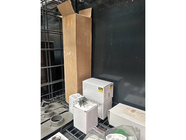 Partij sanitair en badkameraccessoires - afbeelding 8 van  8