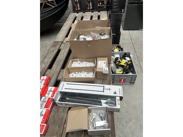 Partij sanitair en installatiemateriaal, w.o. duravit, flamco - afbeelding 1 van  10