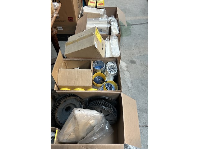 Partij sanitair en installatiemateriaal w.o. geberit - afbeelding 1 van  9