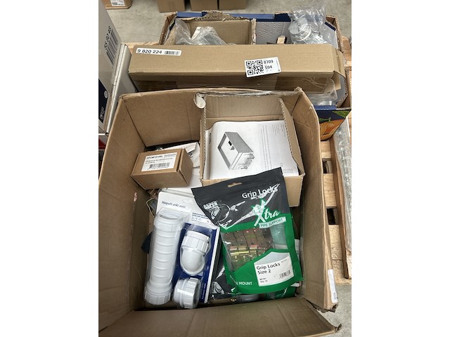 Partij sanitair en installatiemateriaal, w.o. hotbath - afbeelding 1 van  9