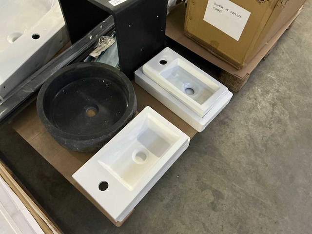 Partij sanitair en toebehoren - afbeelding 2 van  3