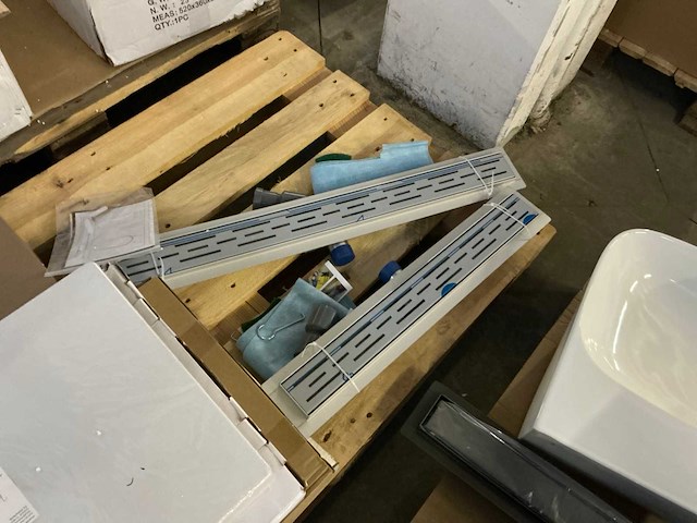 Partij sanitair en toebehoren - afbeelding 2 van  2