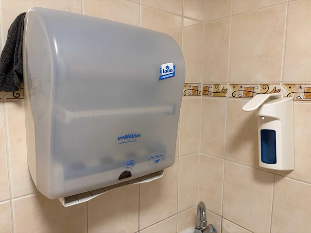 Partij sanitair / hygiëne artikelen - afbeelding 1 van  11
